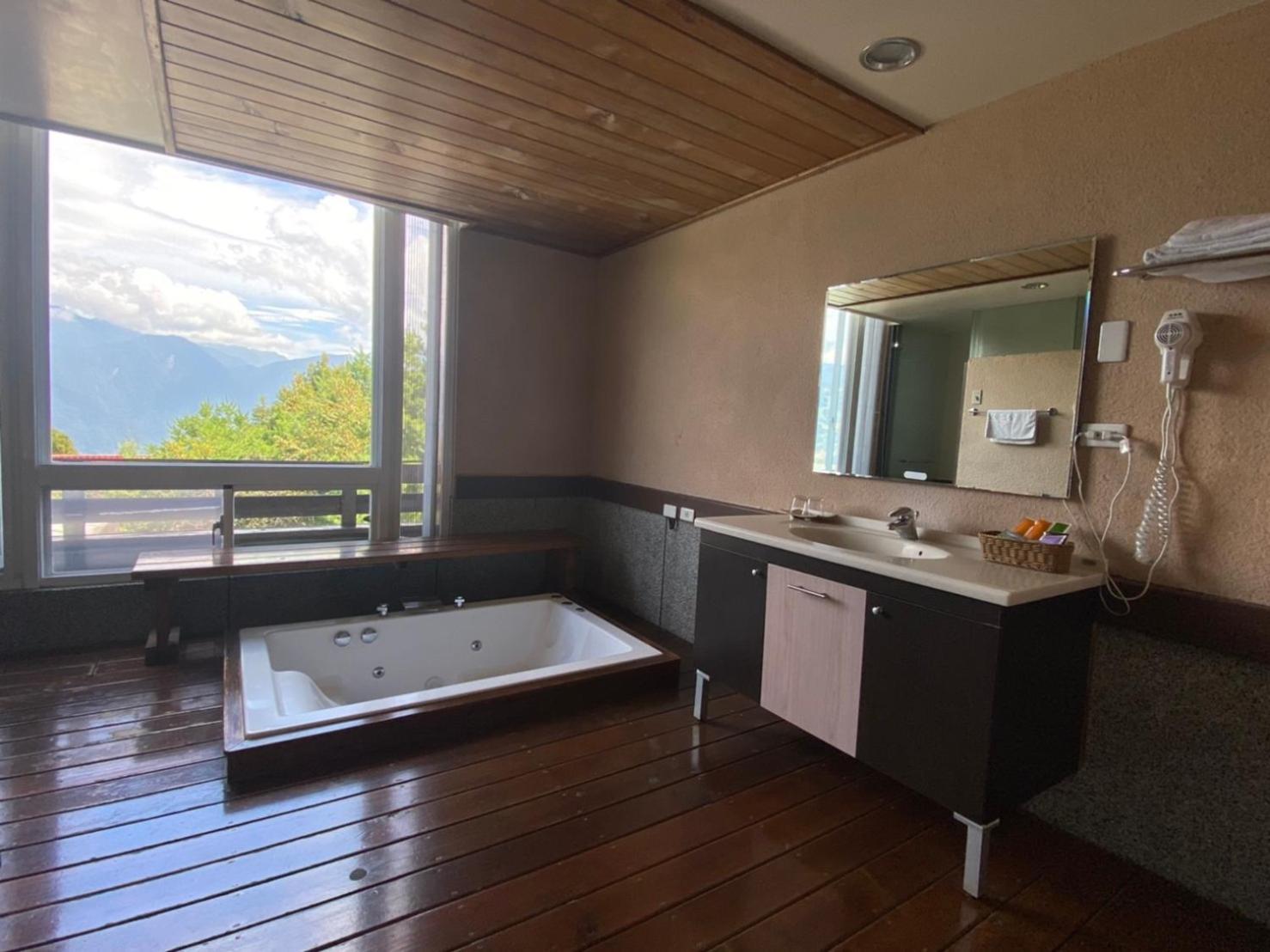 Ailiga Travel Villa Renai Ruang foto